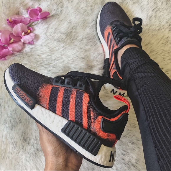 ‼️sold‼️🍁 Rare Adidas NMD R1 Black 4Y/5.5W - Picture 2 of 8
